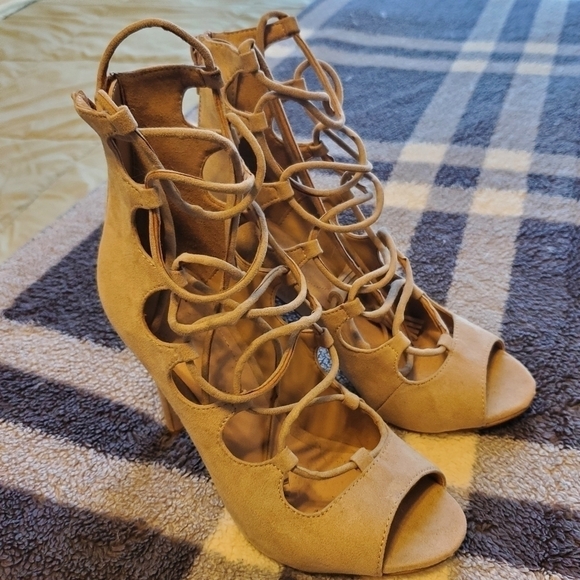 Aldo Gladiator lace up high heel sandles - Picture 1 of 3